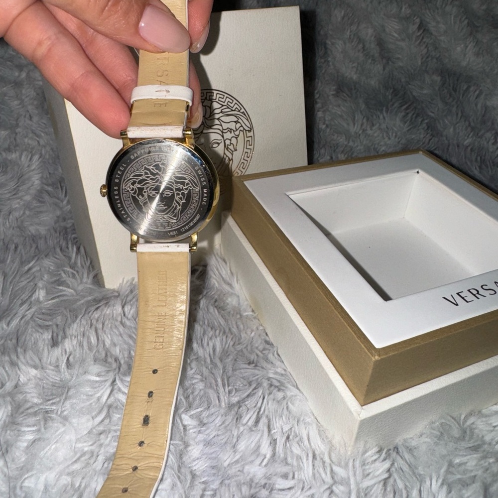 Versace Watch - Picture 2 of 4